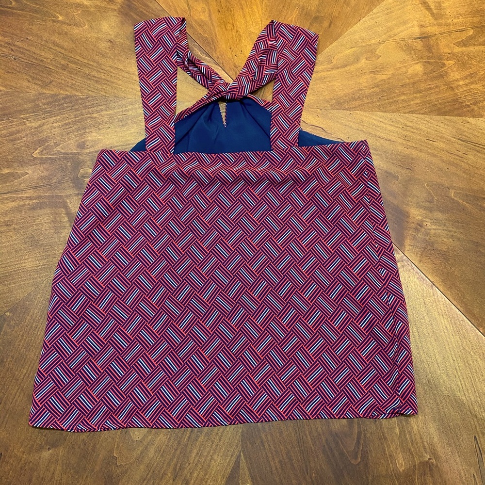 Twist front halter top. - Picture 4 of 7